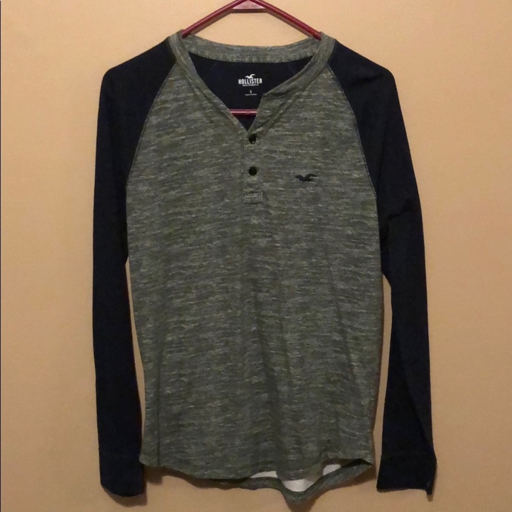 Hollister Long Sleeve T-Shirt Size Small